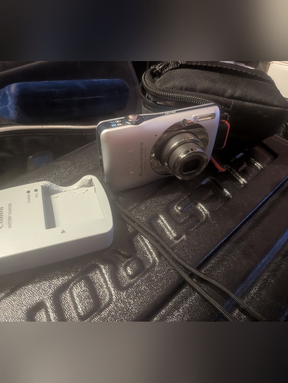Canon Silver Powershot Sd1300is With 128gb Memory Card And Charger